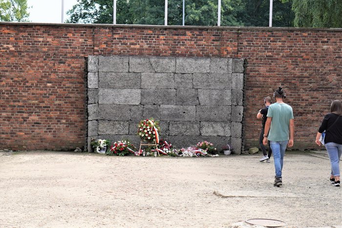 40_-_Todeswand_im_Stammlager_I.JPG