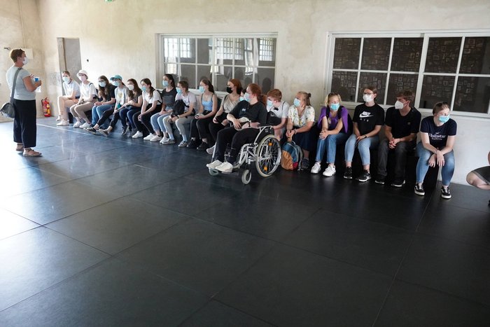 67_-_Birkenau_15_Waschraeume.JPG